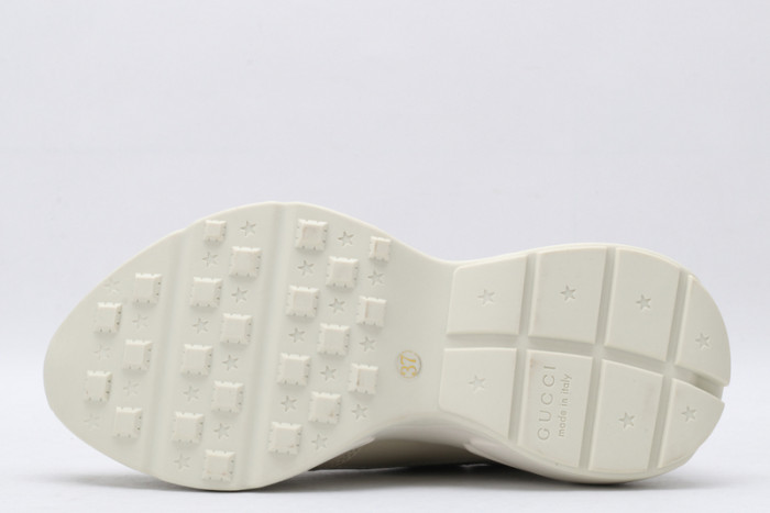 G*u*i* trainer sneaker19