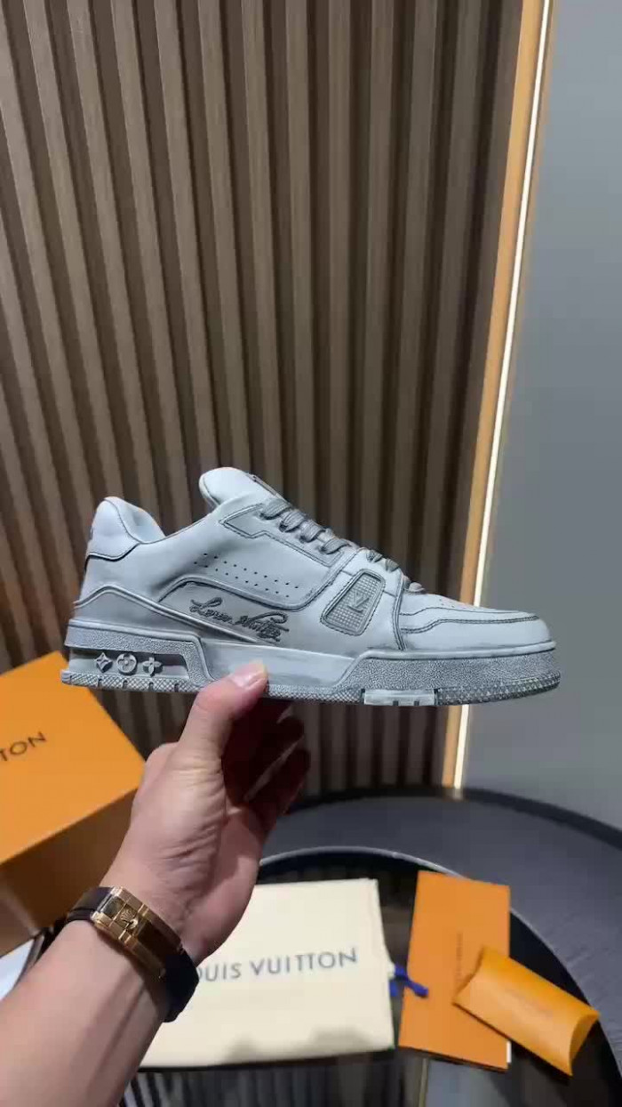 LV TRAINER SNEAKER LV-000601
