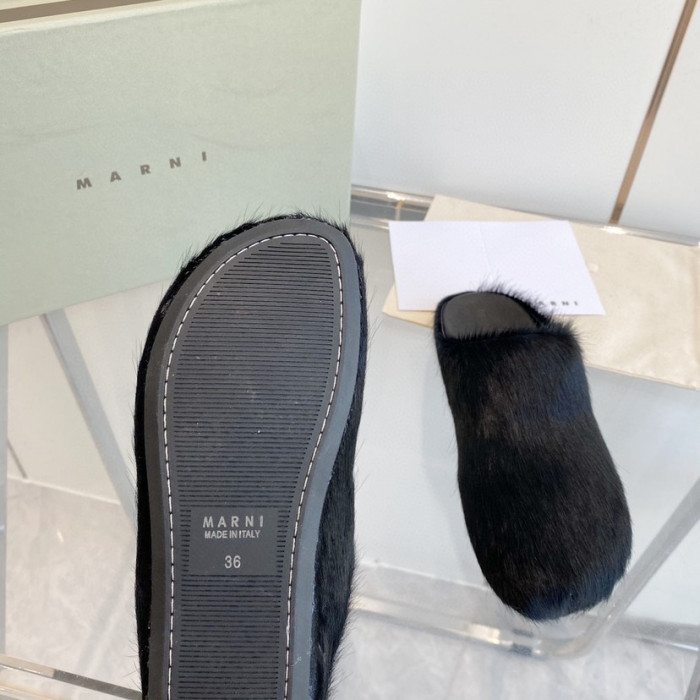 Marni Black long haircalfskin Fussbett sabot M-240806