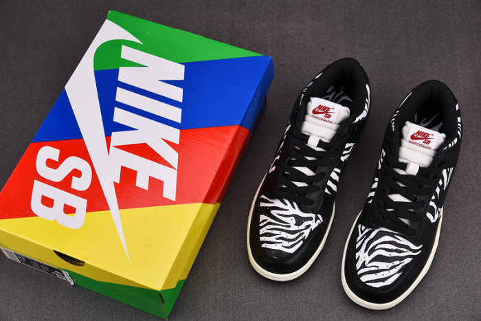 Quartersnacks x Nike SB Dunk Low DM3510-001