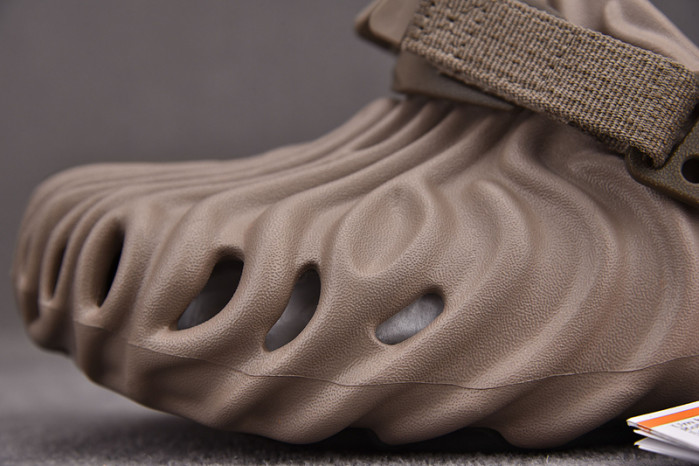 Cr*0*s x salehe bembury c00011