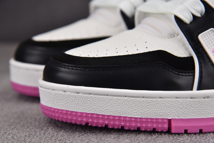 LV TRAINER SNEAKER LV-000560