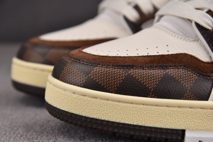 LV TRAINER SNEAKER LV-000588