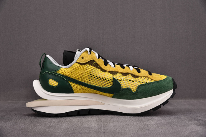 Nike Vaporwaffle sacai Tour Yellow Stadium Green CV1363-700