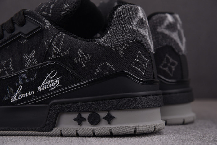 LV SNEAKER LV-000096