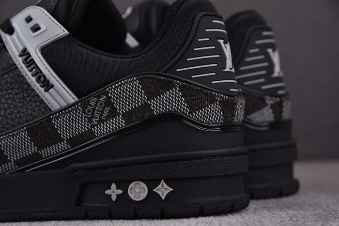 LV SNEAKER LV-000531