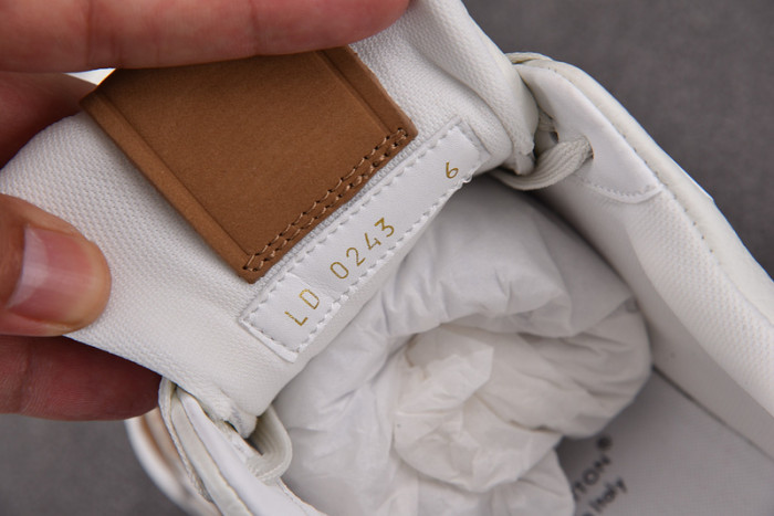 LV SNEAKER LV-000118