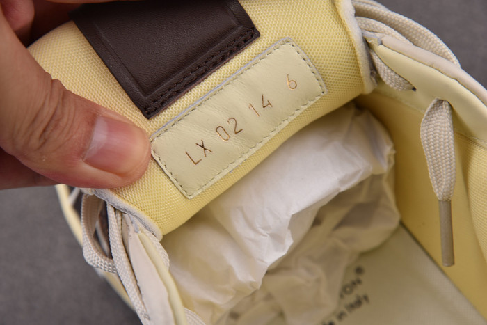 LV TRAINER SNEAKER LV-000588