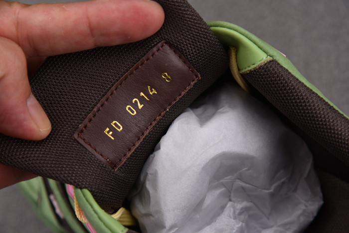 LV TRAINER SNEAKER LV-000592