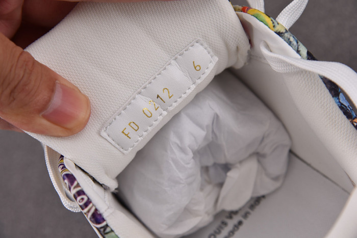 LV SNEAKER LV-000092