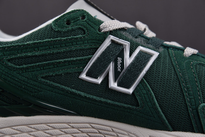 NEW BALANCE SNEAKER NB051