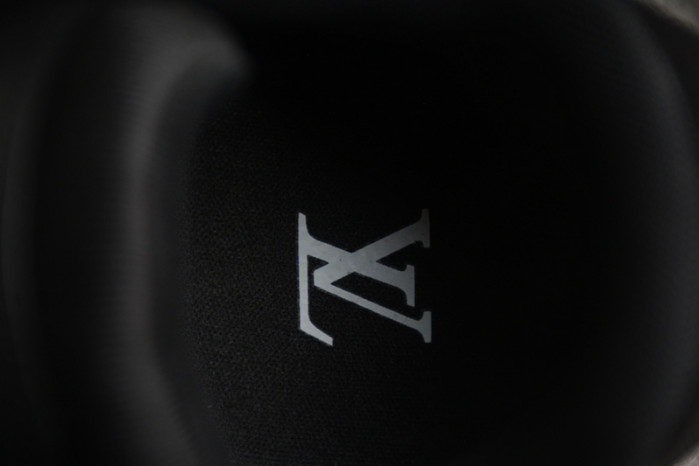 LV TRAINER SNEAKER LV-000552