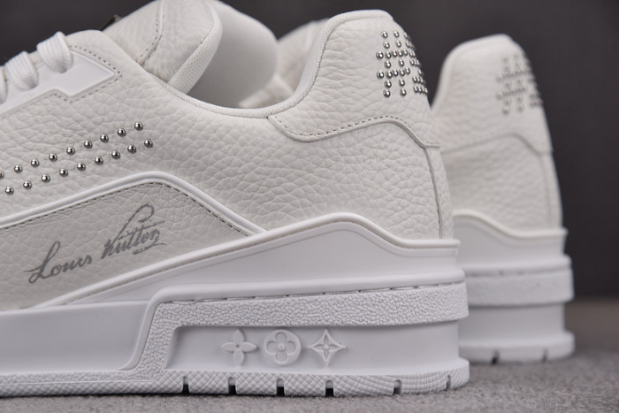 LV TRAINER SNEAKER LV-000569
