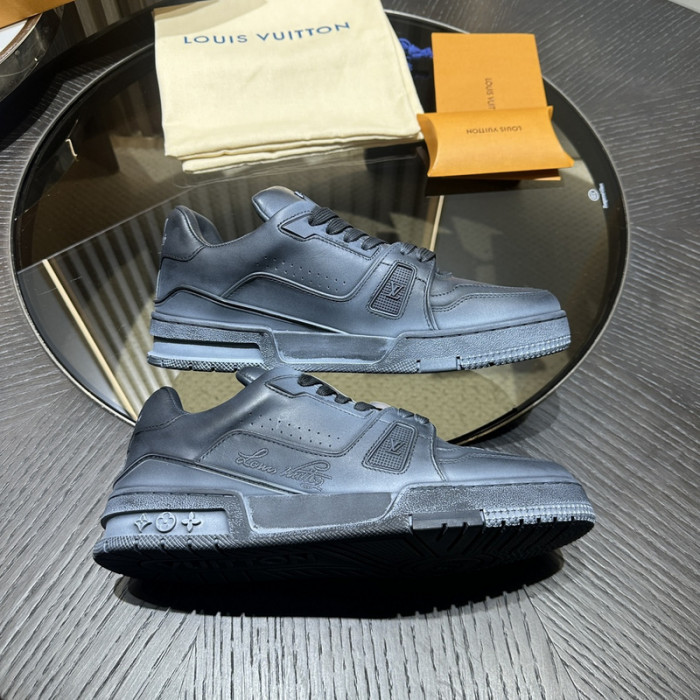 LV TRAINER SNEAKER LV-000607