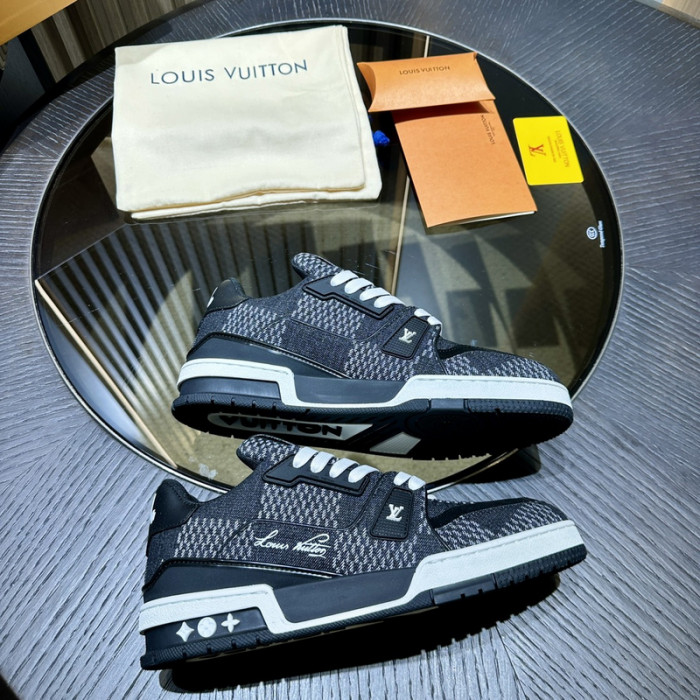 LV TRAINER SNEAKER LV-000573