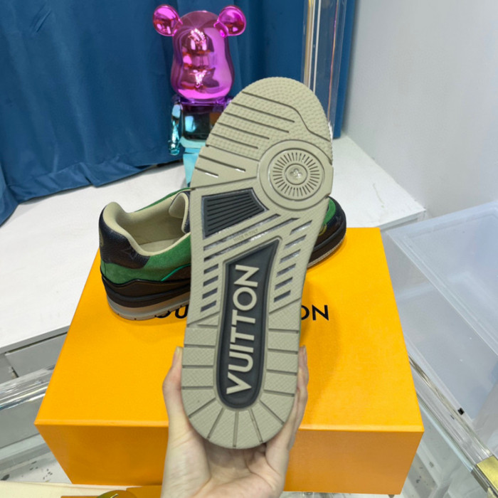 LV SNEAKER LV-000349