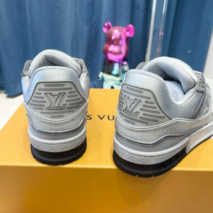 LV SNEAKER LV-000419