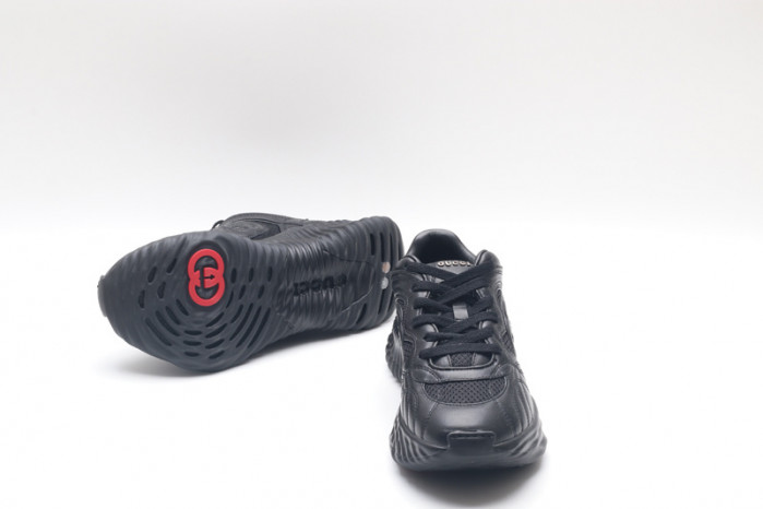 G*u*i* trainer sneaker120