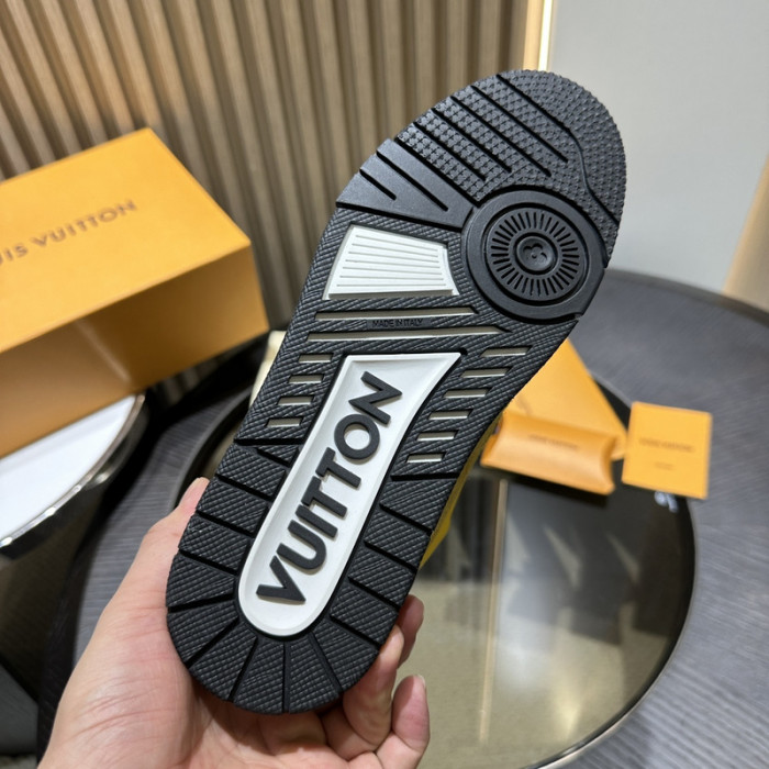 LV TRAINER SNEAKER LV-000581