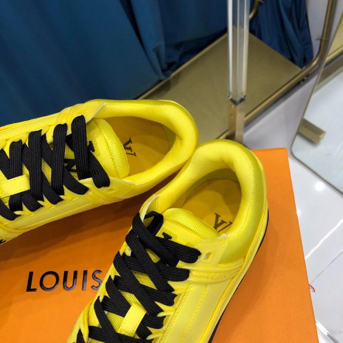 LV SNEAKER LV-000318