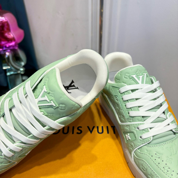 LV SNEAKER LV-000521