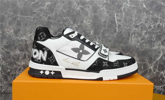LV SNEAKER LV-000200