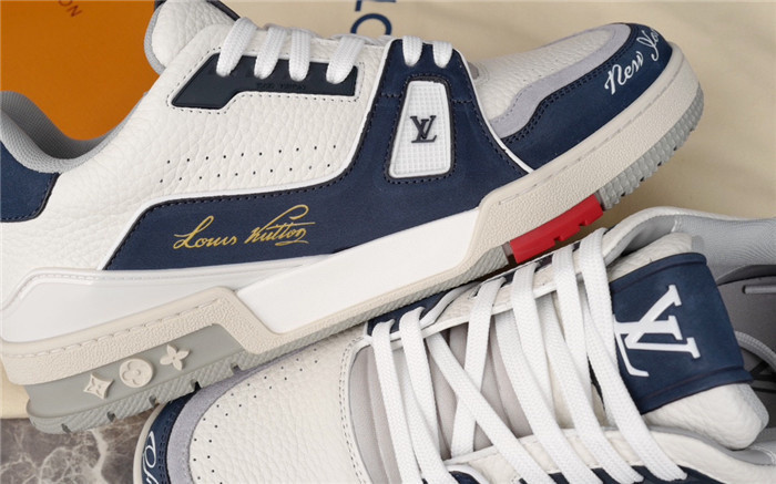 LV SNEAKER LV-000205
