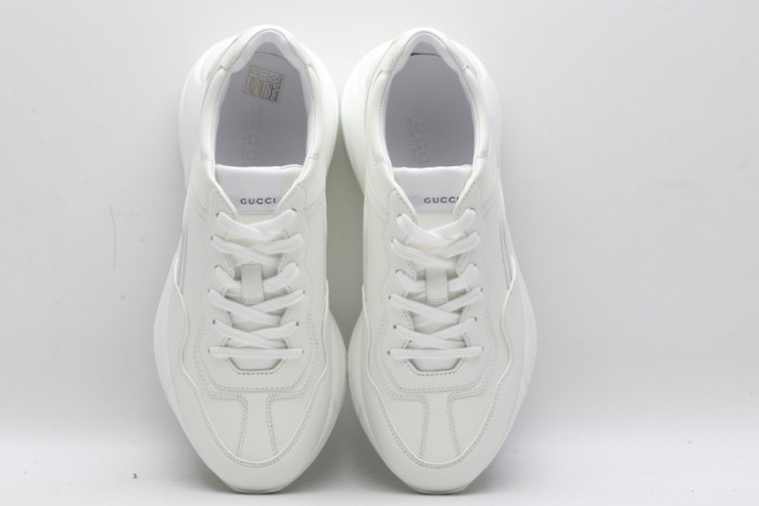 G*u*i* trainer sneaker102