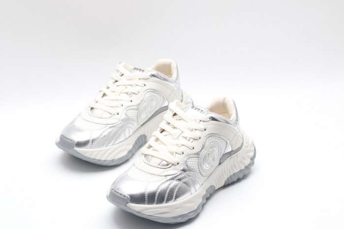 G*u*i* trainer sneaker115