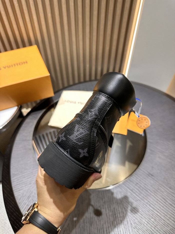 LV BOOTS L000018