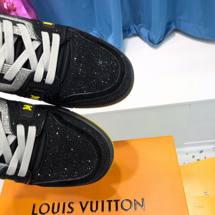 LV SNEAKER LV-000361
