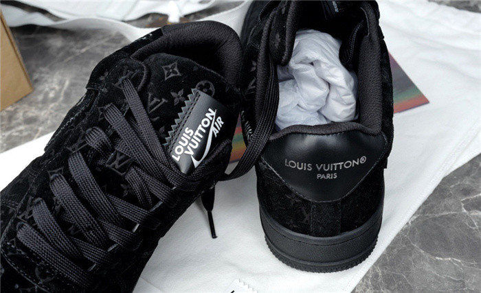 LV SNEAKER LV-000247