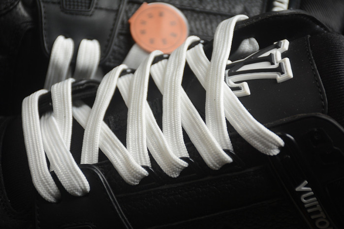 LV TRAINER SNEAKER LV-000552