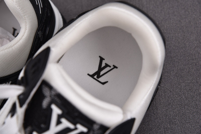 LV TRAINER SNEAKER LVT-000624