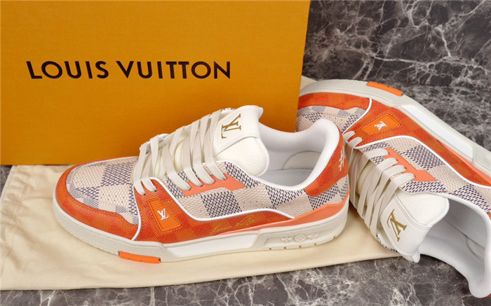 LV SNEAKER LV-000160