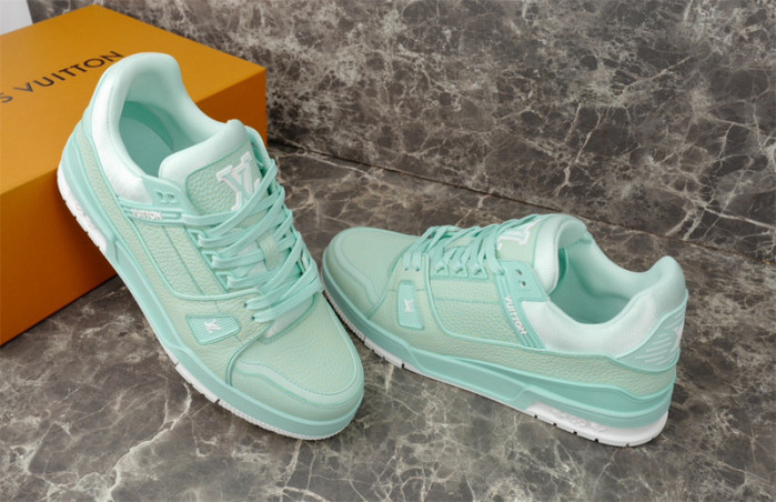 LV SNEAKER LV-000180