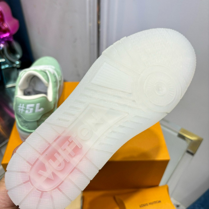 LV SNEAKER LV-000521