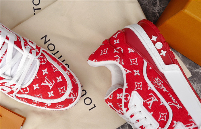 LV SNEAKER LV-000216