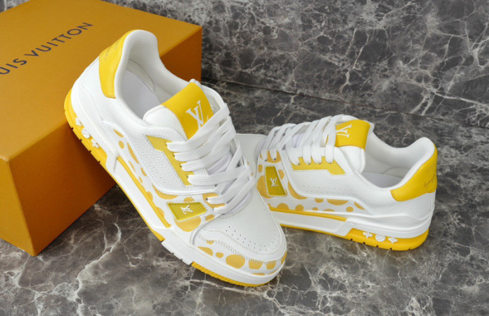 LV SNEAKER LV-000235
