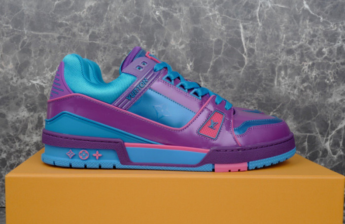 LV SNEAKER LV-000238