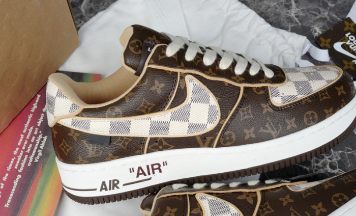 LV SNEAKER LV-000241