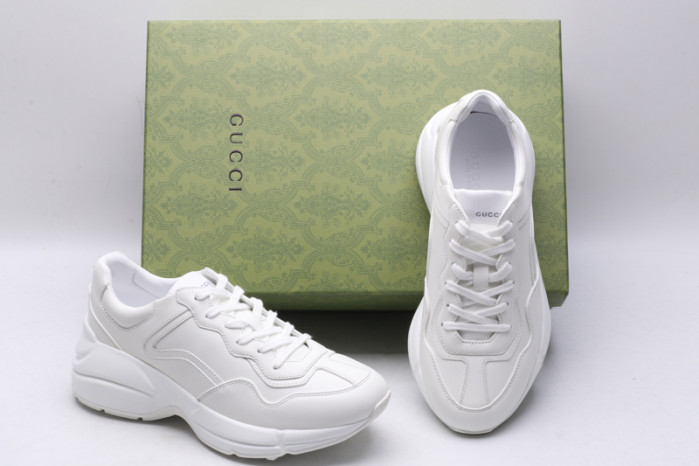 G*u*i* trainer sneaker102