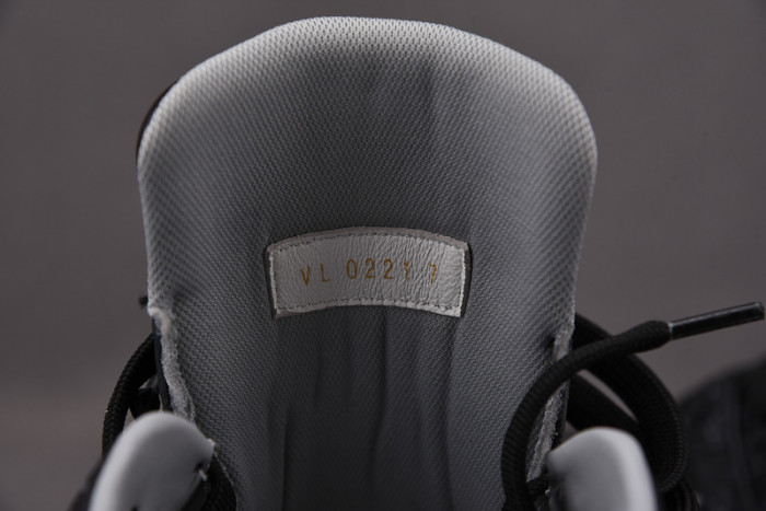 LV SNEAKER LV-000146