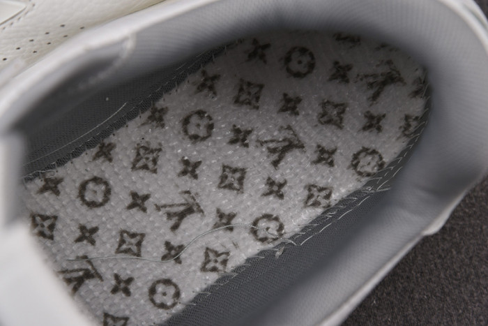 LV SNEAKER LV-000098