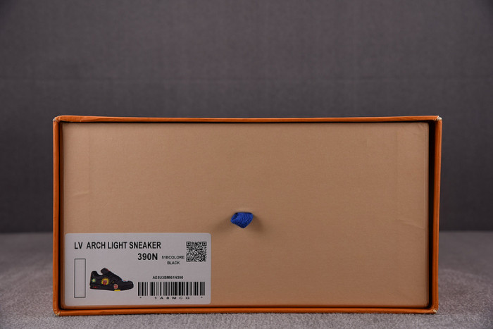 LV SNEAKER LV-000142