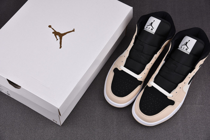 Air Jordan 1 Mid 