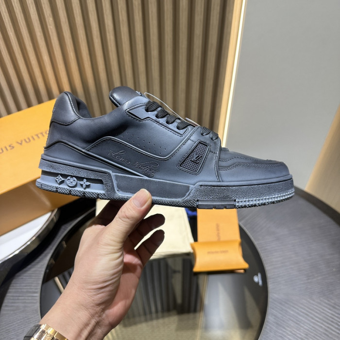 LV TRAINER SNEAKER LV-000607