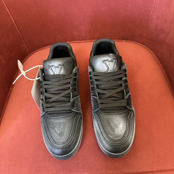 LV TRAINER SNEAKER LV-000586