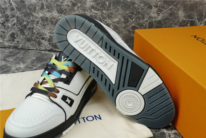 LV SNEAKER LV-000279