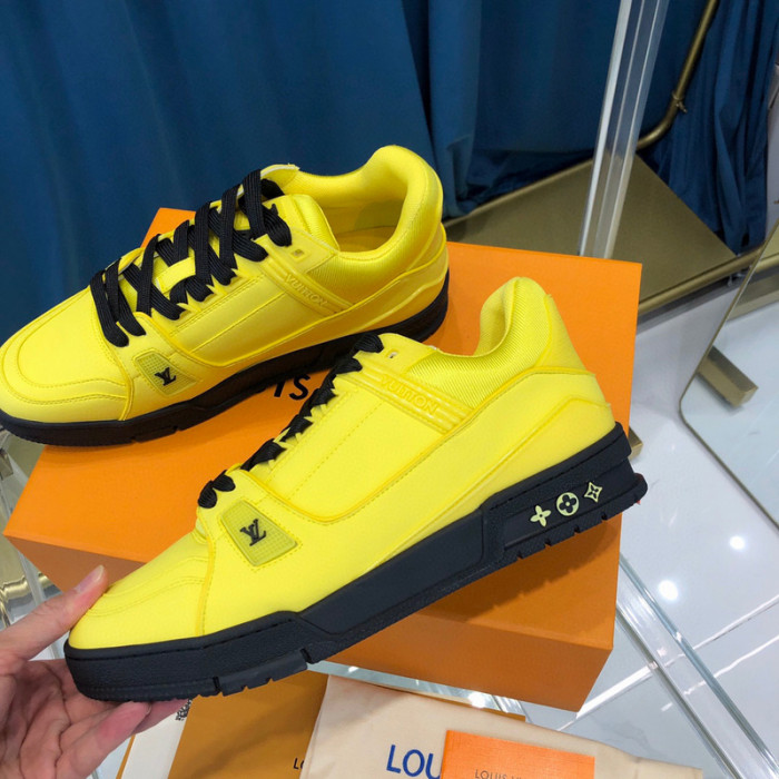 LV SNEAKER LV-000318